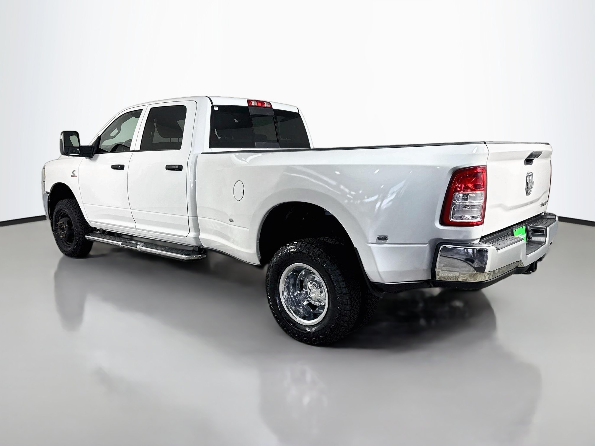 Used 2024 RAM 3500 Tradesman w/ Chrome Appearance Group AWD/4WD image 7