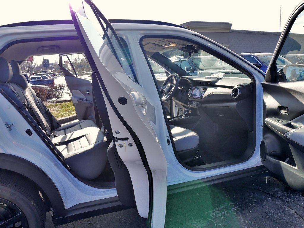 Used 2023 Nissan Kicks SR w/ SR Premium Package image 10