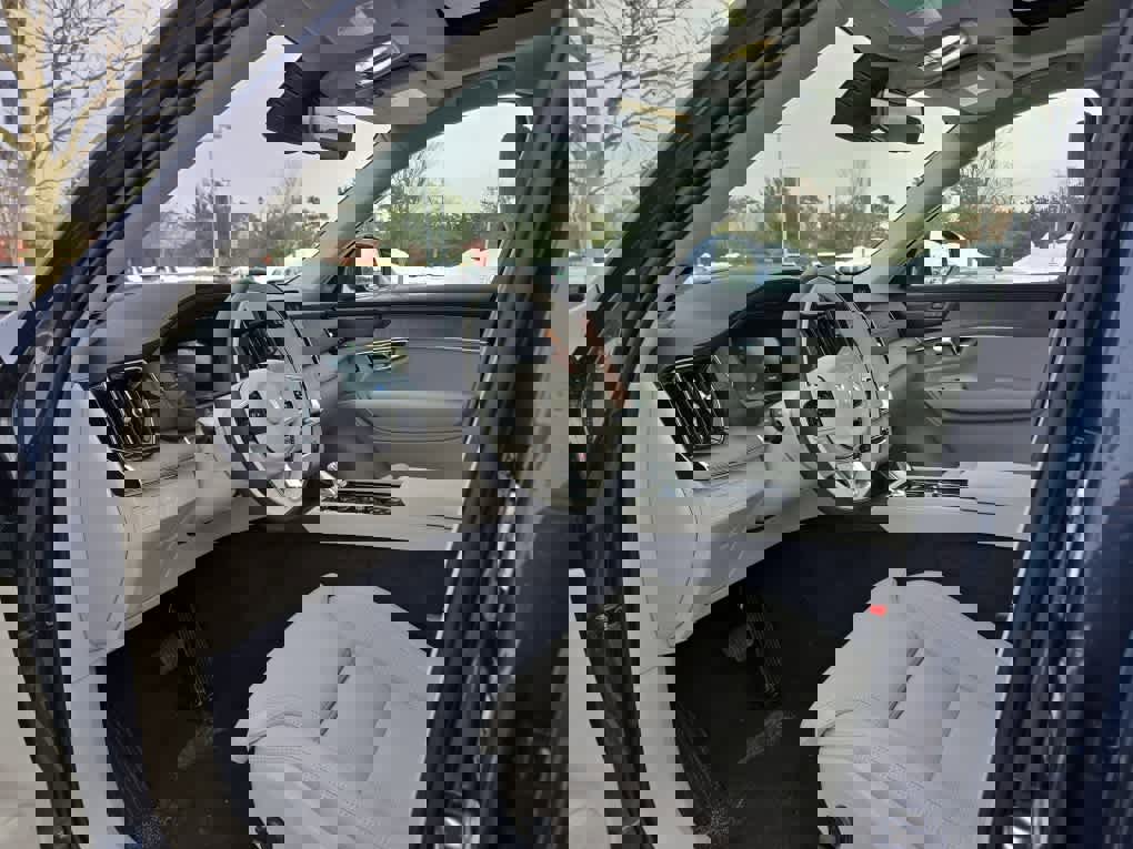 New 2026 Volvo XC90 T8 Ultra w/ Protection Package Premier image 12