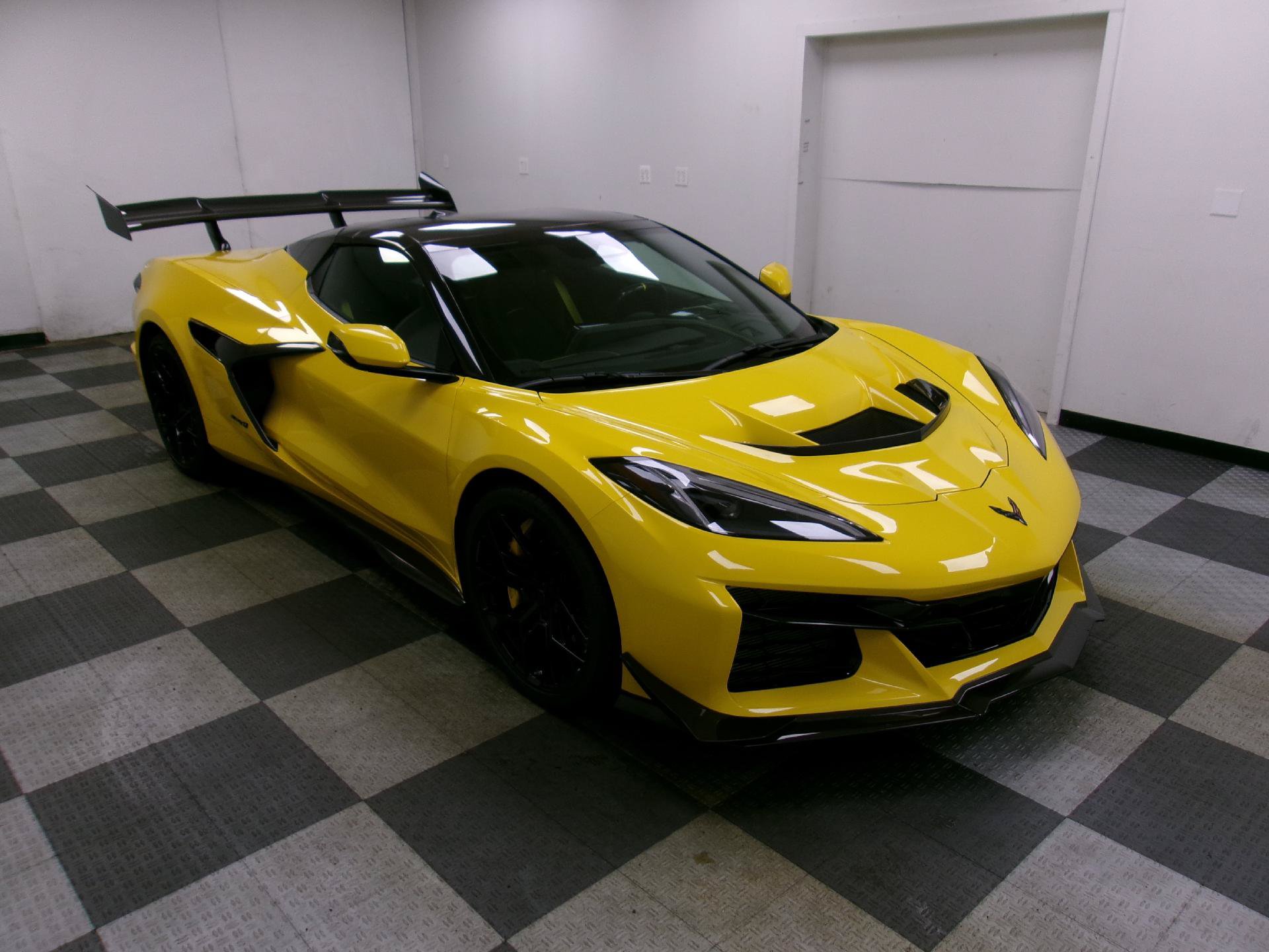 New 2026 Chevrolet Corvette ZR1 w/ ZR1 Carbon Fiber Aero Package RWD image 21