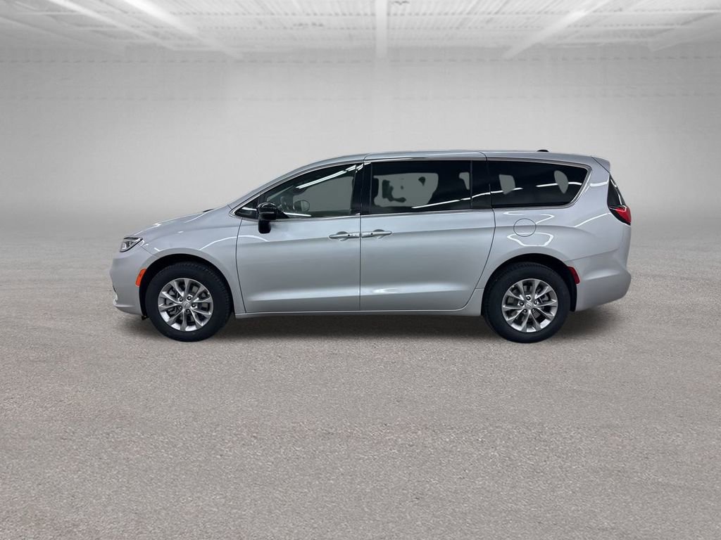 New 2026 Chrysler Pacifica Select image 6