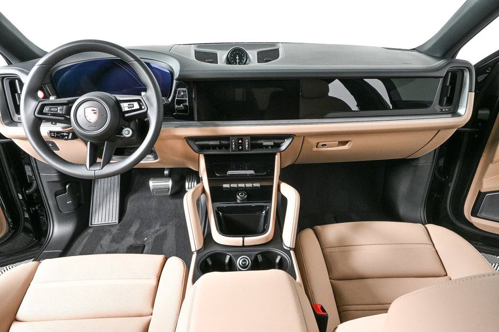 Used 2025 Porsche Cayenne S image 25