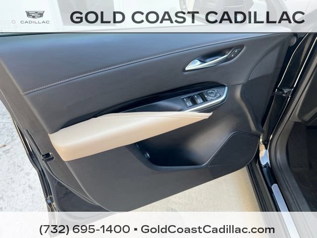 Certified 2024 Cadillac XT4 Luxury w/ Cold Weather Package FWD image 15