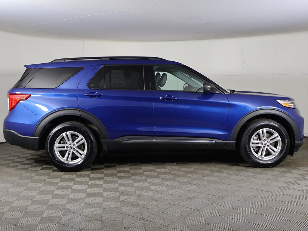 Used 2023 Ford Explorer XLT w/ Equipment Group 202A AWD/4WD image 17