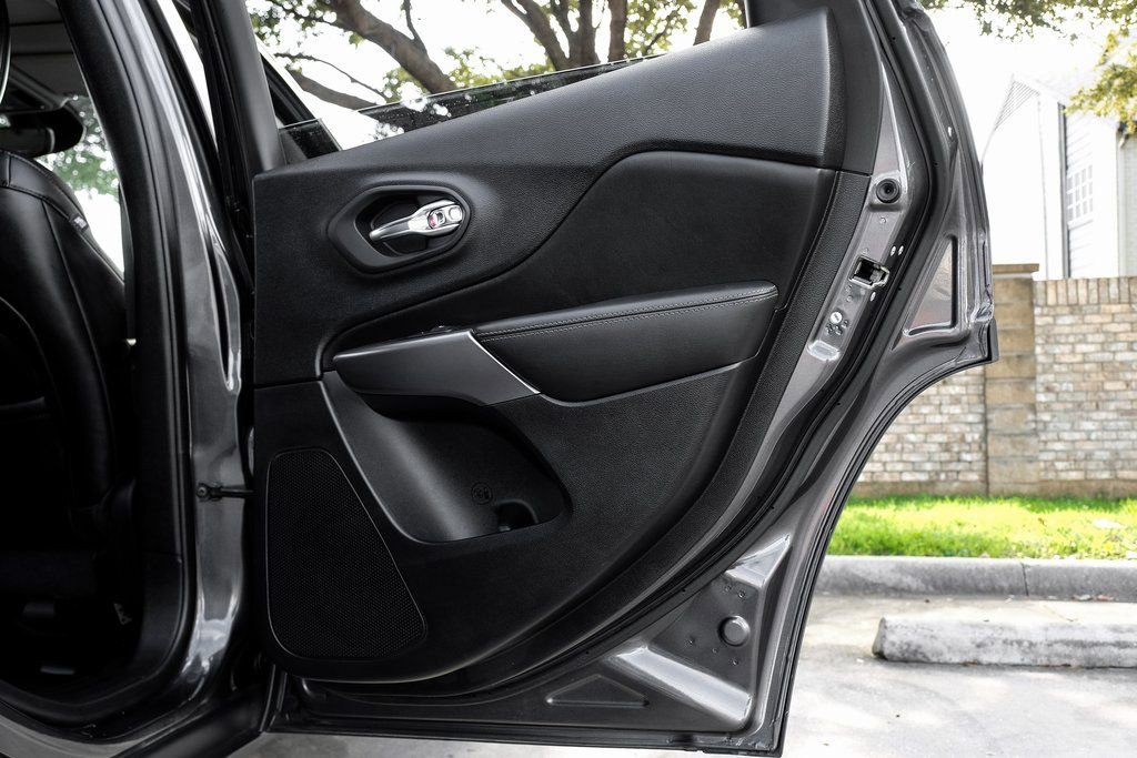 Used 2022 Jeep Cherokee Limited image 57