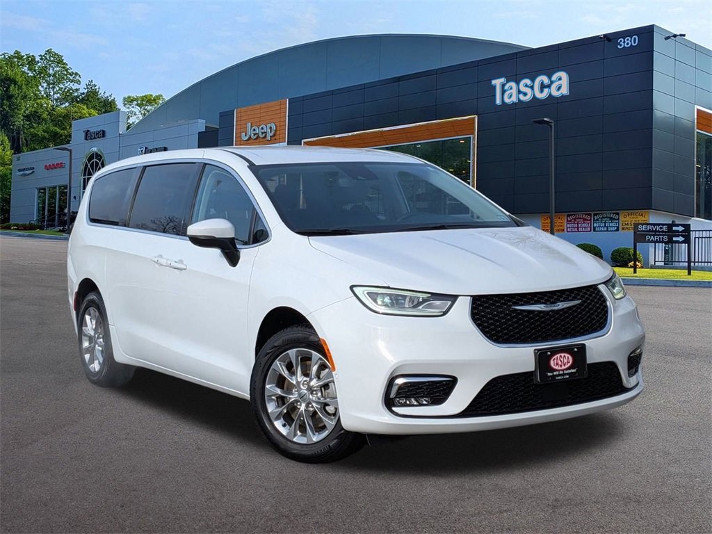 Certified 2023 Chrysler Pacifica Touring-L image 1