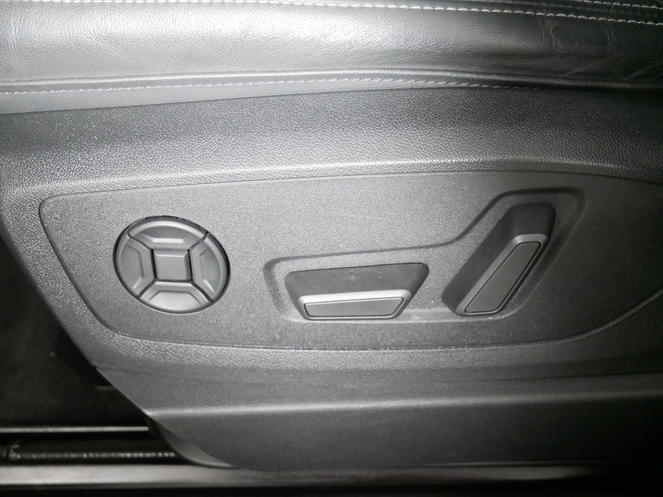 Used 2021 Audi e-tron Premium w/ Towing Package image 20