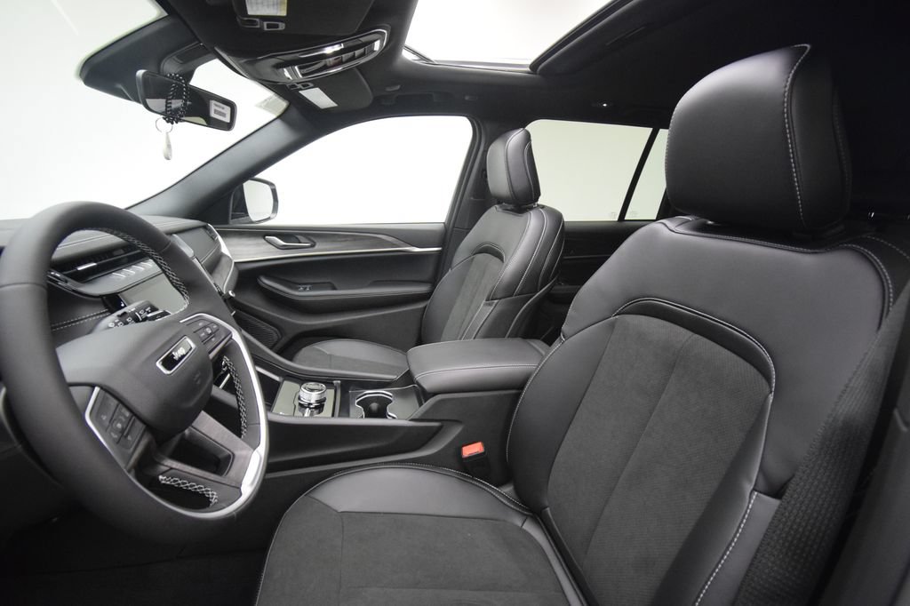 New 2027 Jeep Grand Cherokee Altitude AWD/4WD image 34