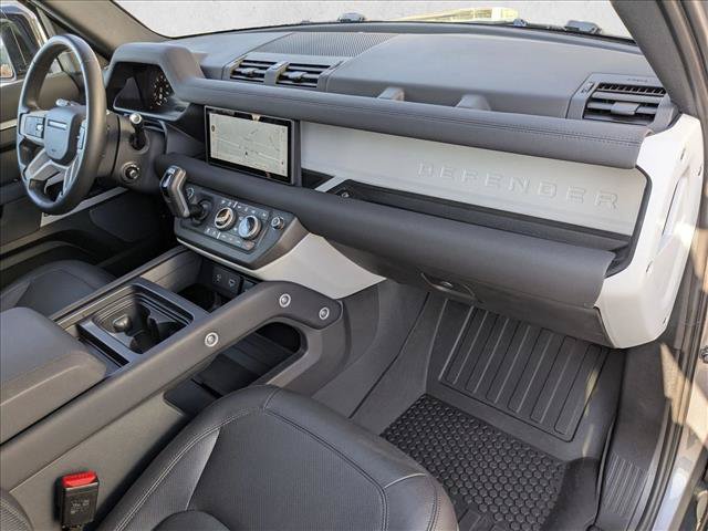 Used 2022 Land Rover Defender 110 SE AWD/4WD image 24