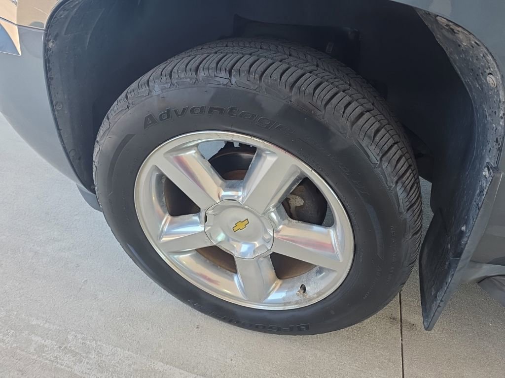 Used 2011 Chevrolet Avalanche LTZ AWD/4WD image 12