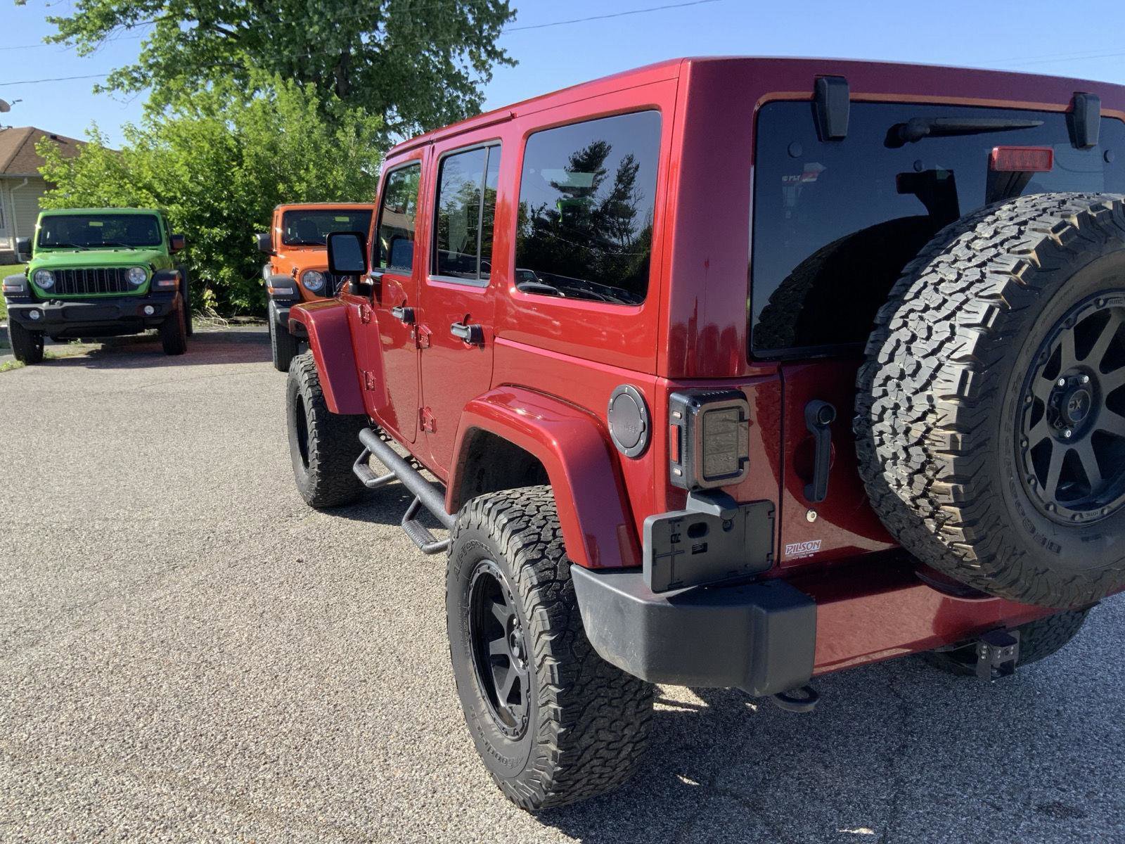 Used 2012 Jeep Wrangler Unlimited Sahara AWD/4WD image 14