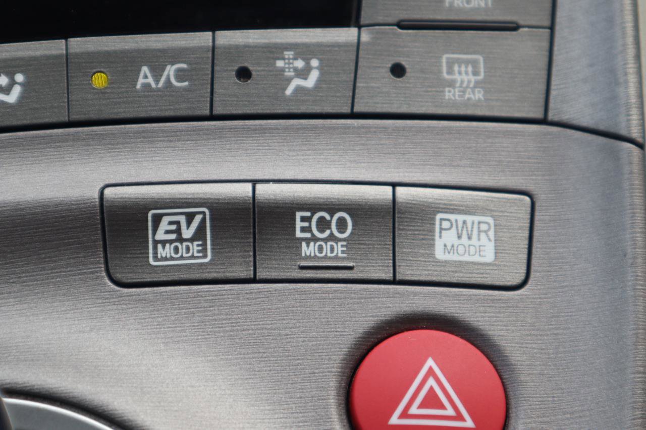 Used 2015 Toyota Prius Four w/ Deluxe Solar Roof Package image 88