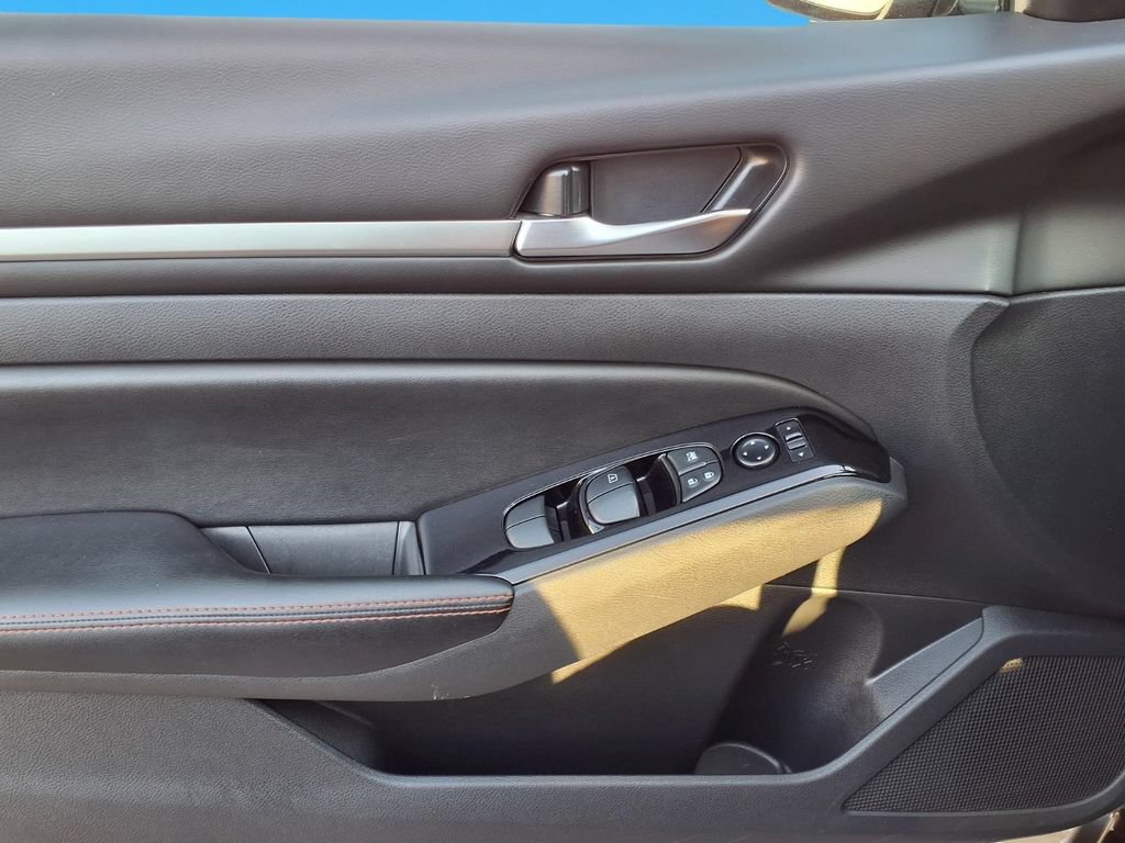 Used 2024 Nissan Altima 2.5 SR FWD image 20