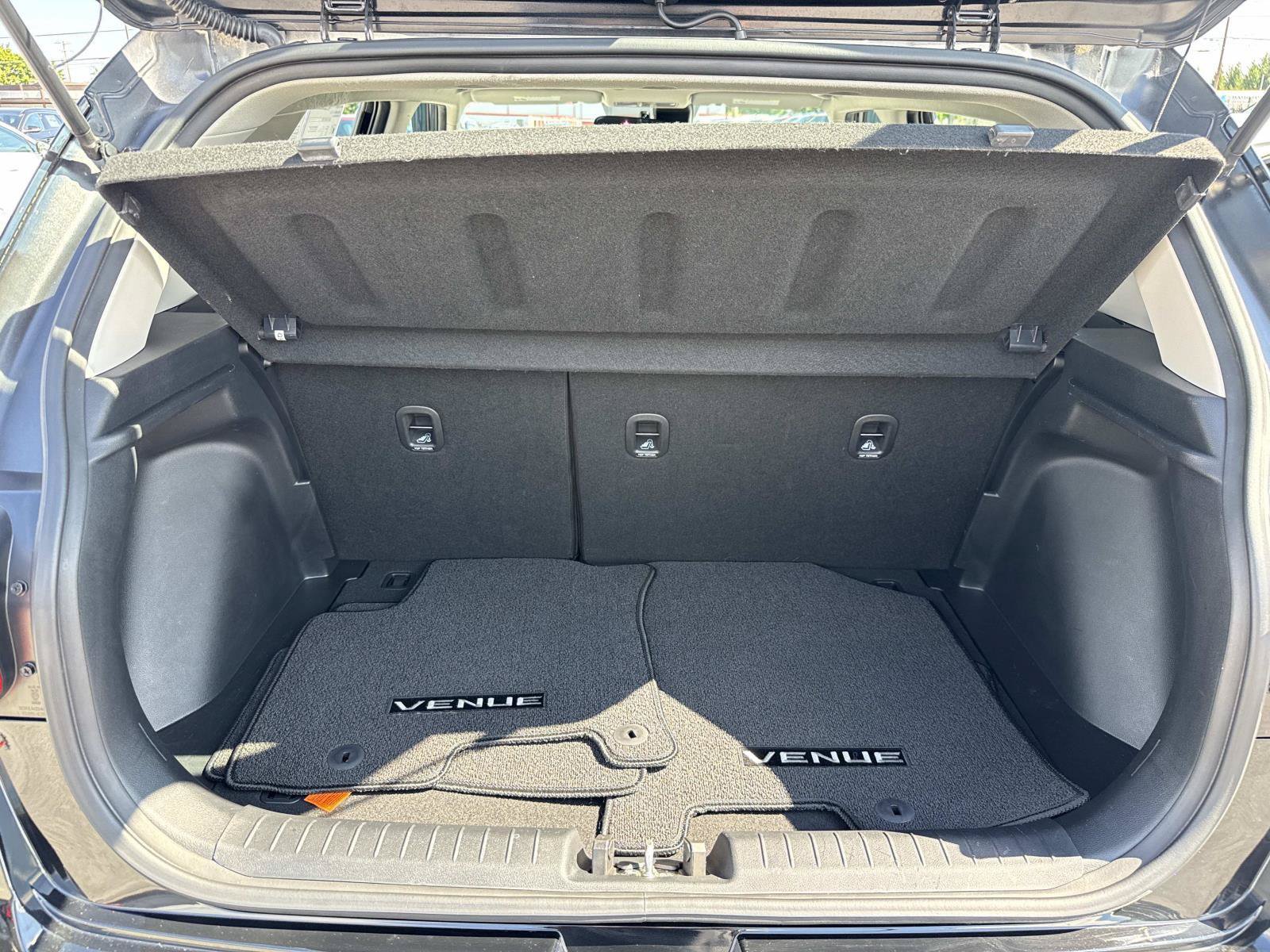 Certified 2022 Hyundai Venue SEL FWD image 21