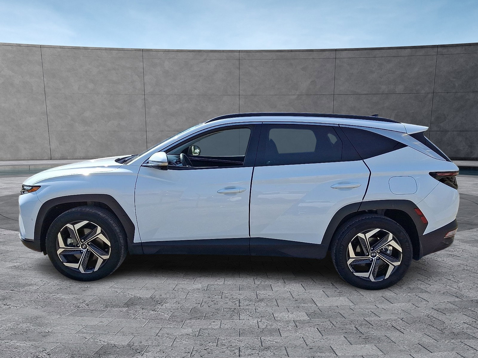 Certified 2022 Hyundai Tucson Limited w/ Cargo Package image 6