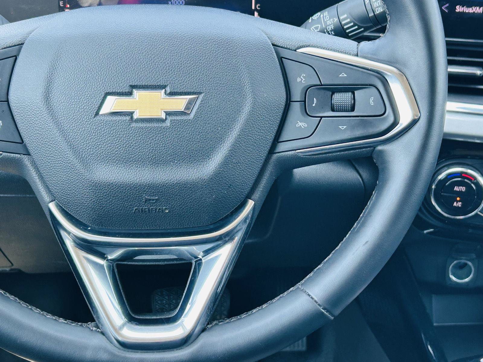 Used 2025 Chevrolet Trax LT w/ LT Convenience Package FWD image 15