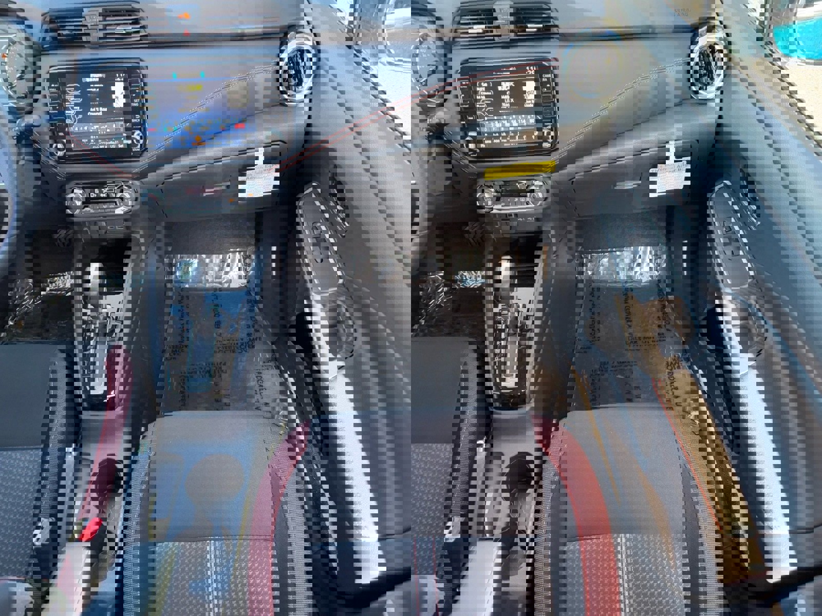 New 2025 Nissan Versa SR w/ Trunk Package image 17