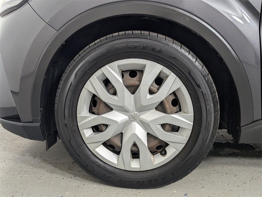 Used 2021 Toyota C-HR LE image 9