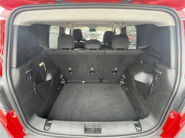 Used 2020 Jeep Renegade Latitude w/ Cold Weather Group image 9