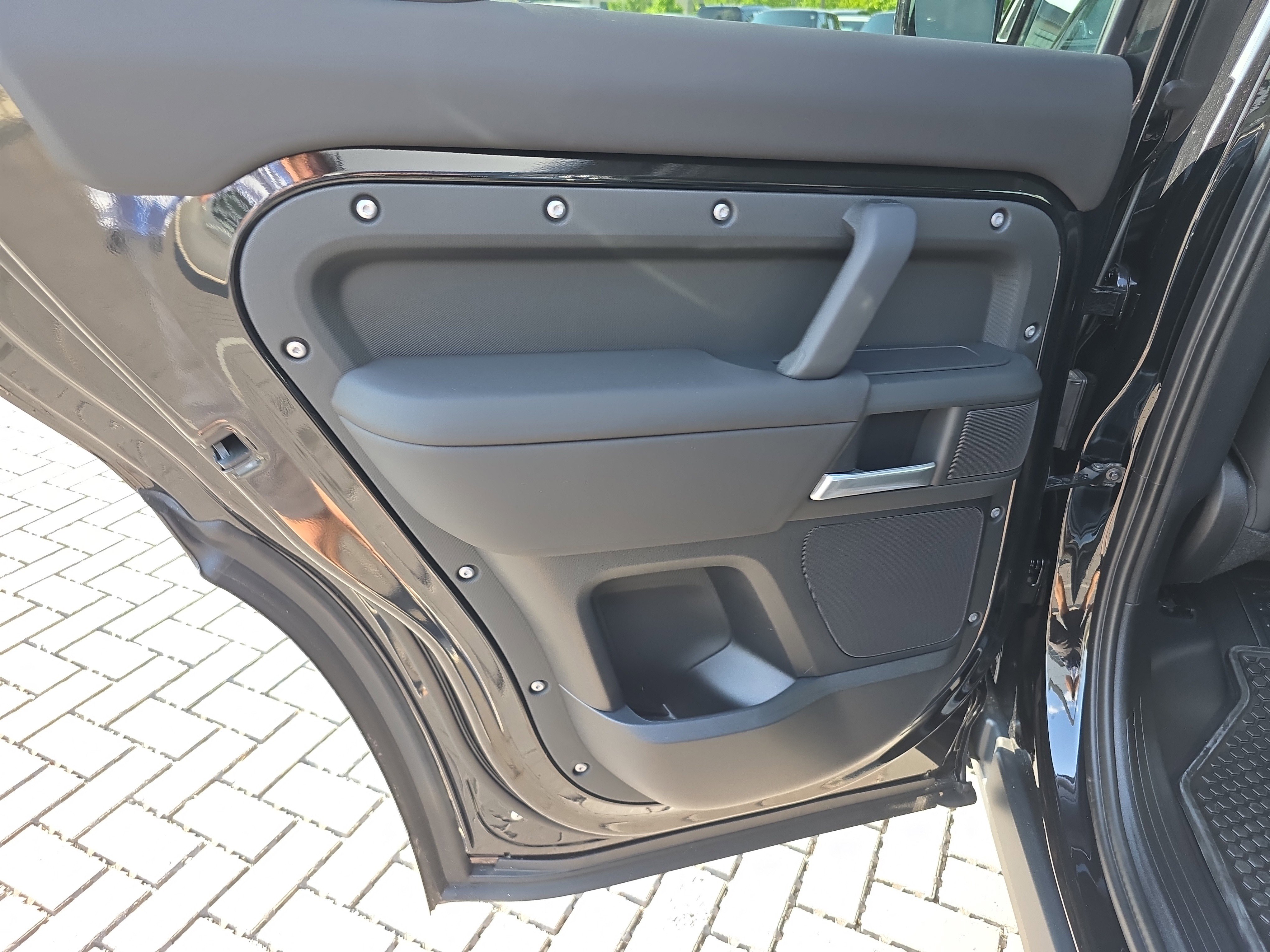 Used 2025 Land Rover Defender 110 S image 13