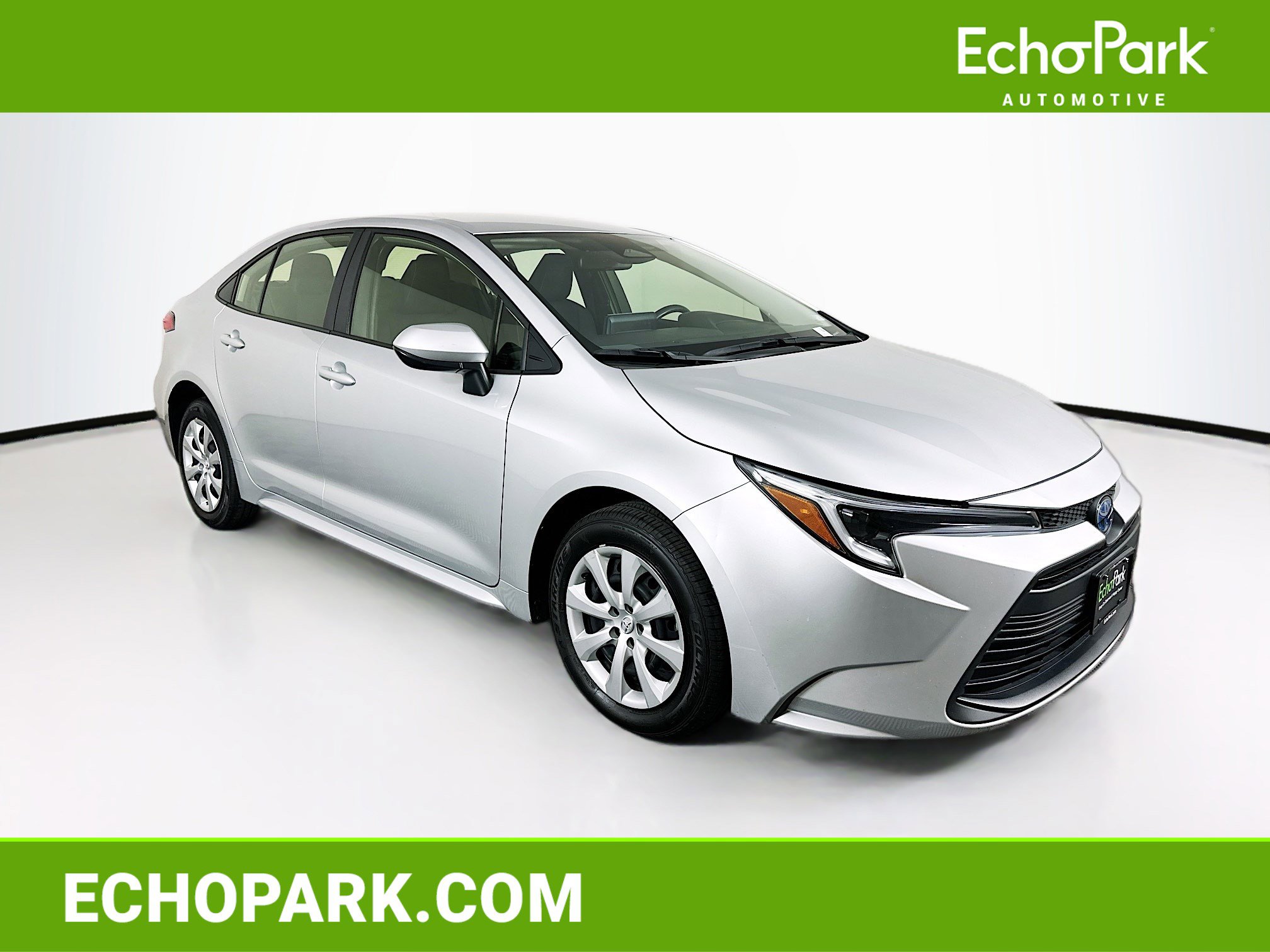 Used 2025 Toyota Corolla LE FWD image 1