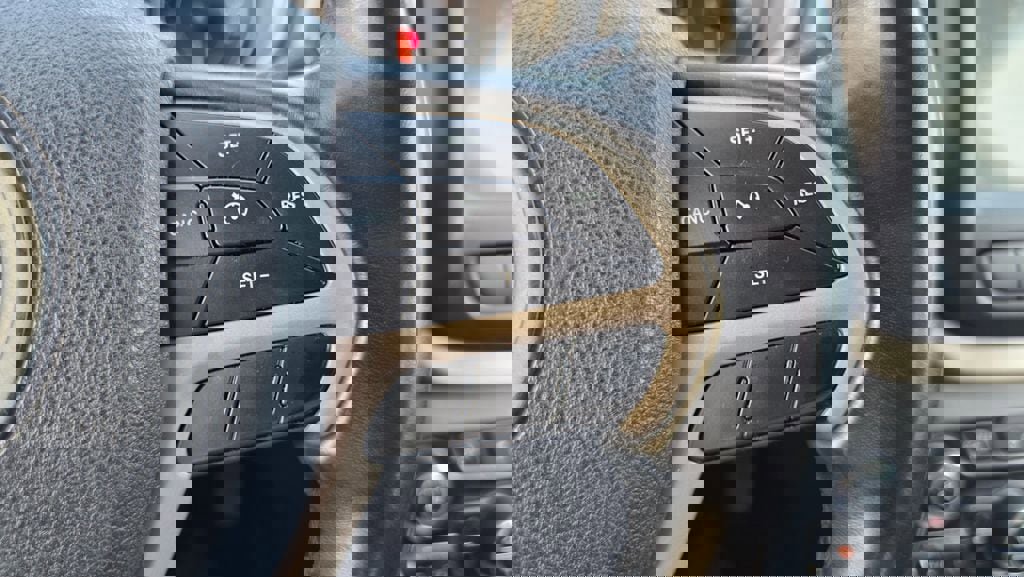 Used 2018 Jeep Cherokee Limited image 18