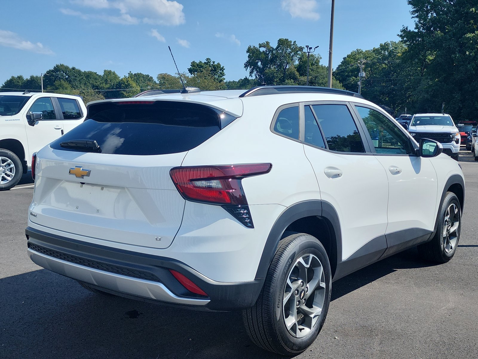 Used 2025 Chevrolet Trax LT w/ Driver Confidence Package FWD image 5