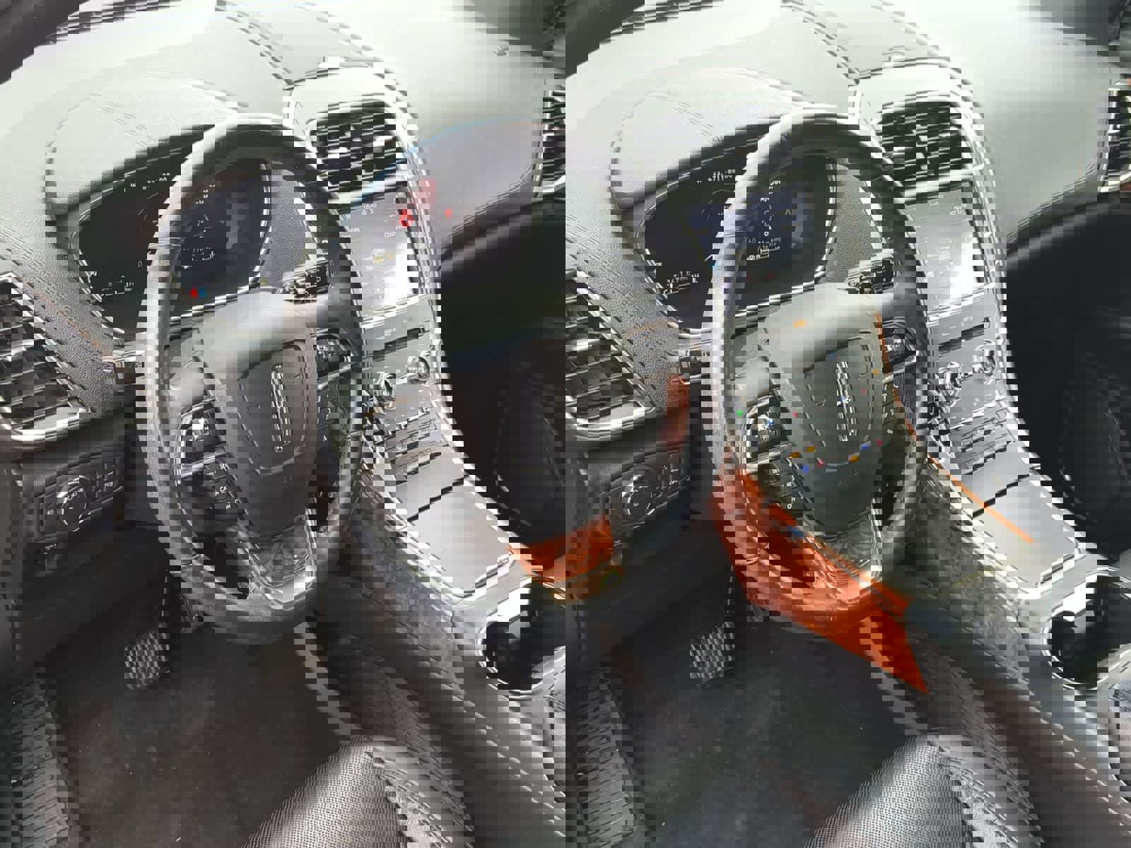 Used 2020 Lincoln Nautilus Reserve image 10