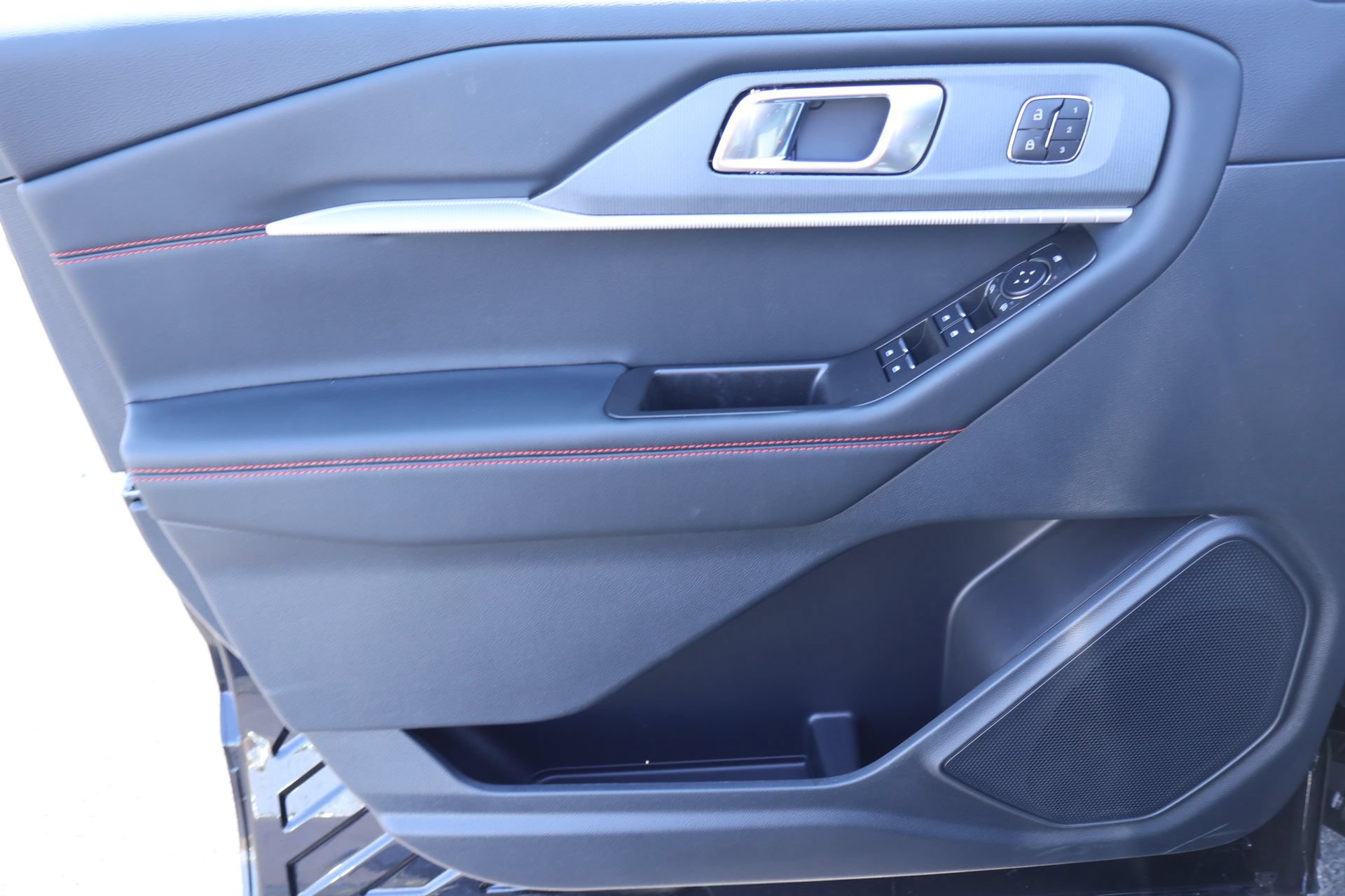 New 2026 Ford Explorer ST-Line w/ ST-Line Street Pack AWD/4WD image 16