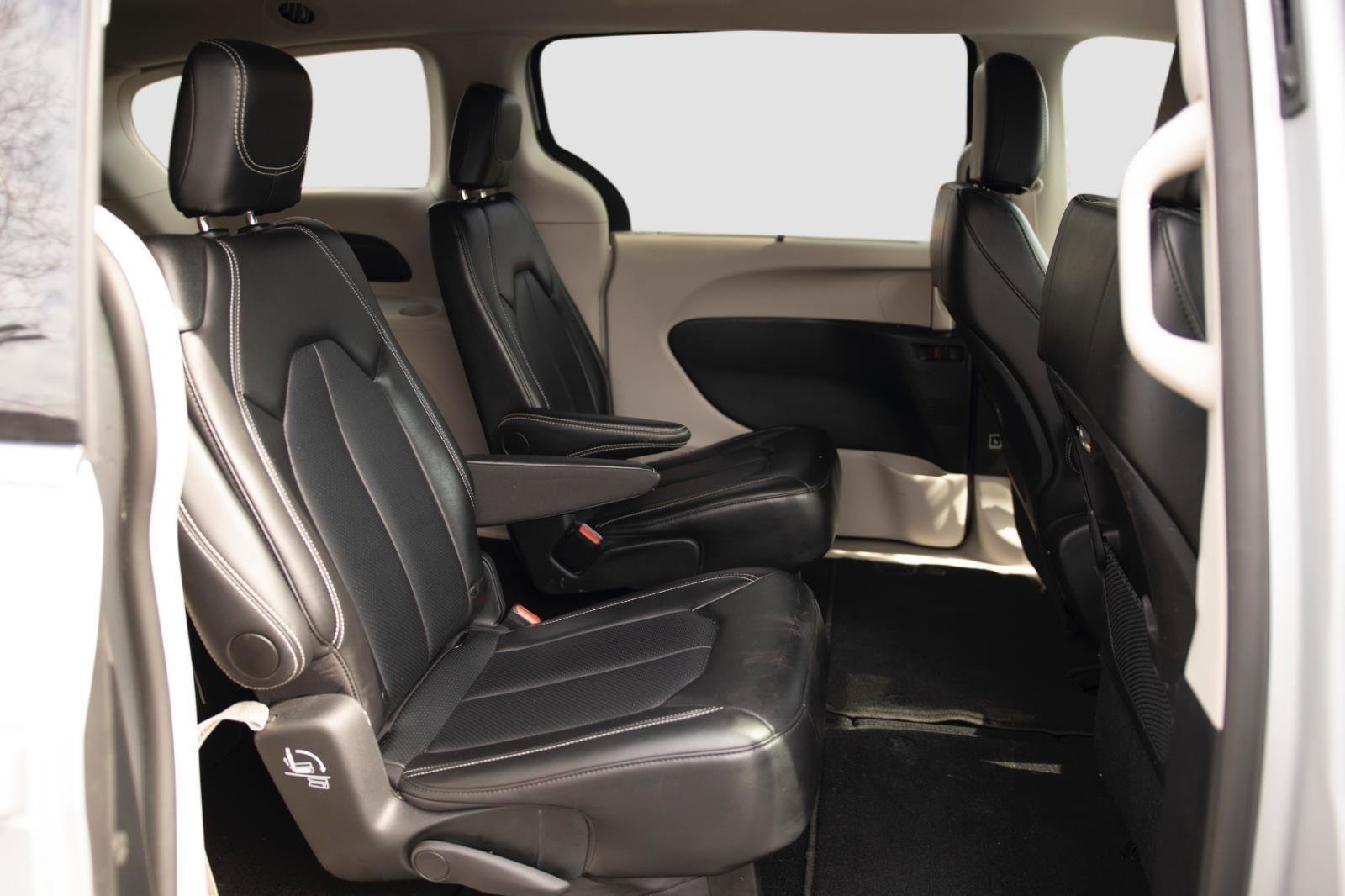 Used 2024 Chrysler Pacifica Touring-L image 20