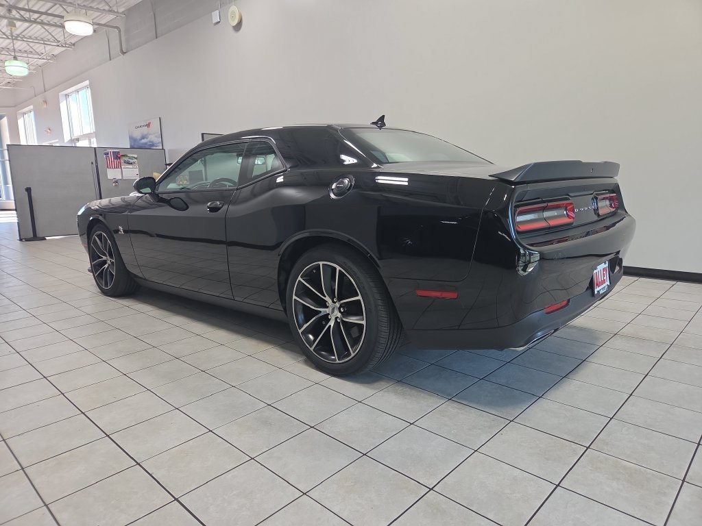 Used 2018 Dodge Challenger R/T Scat Pack w/ Driver Convenience Group RWD image 8
