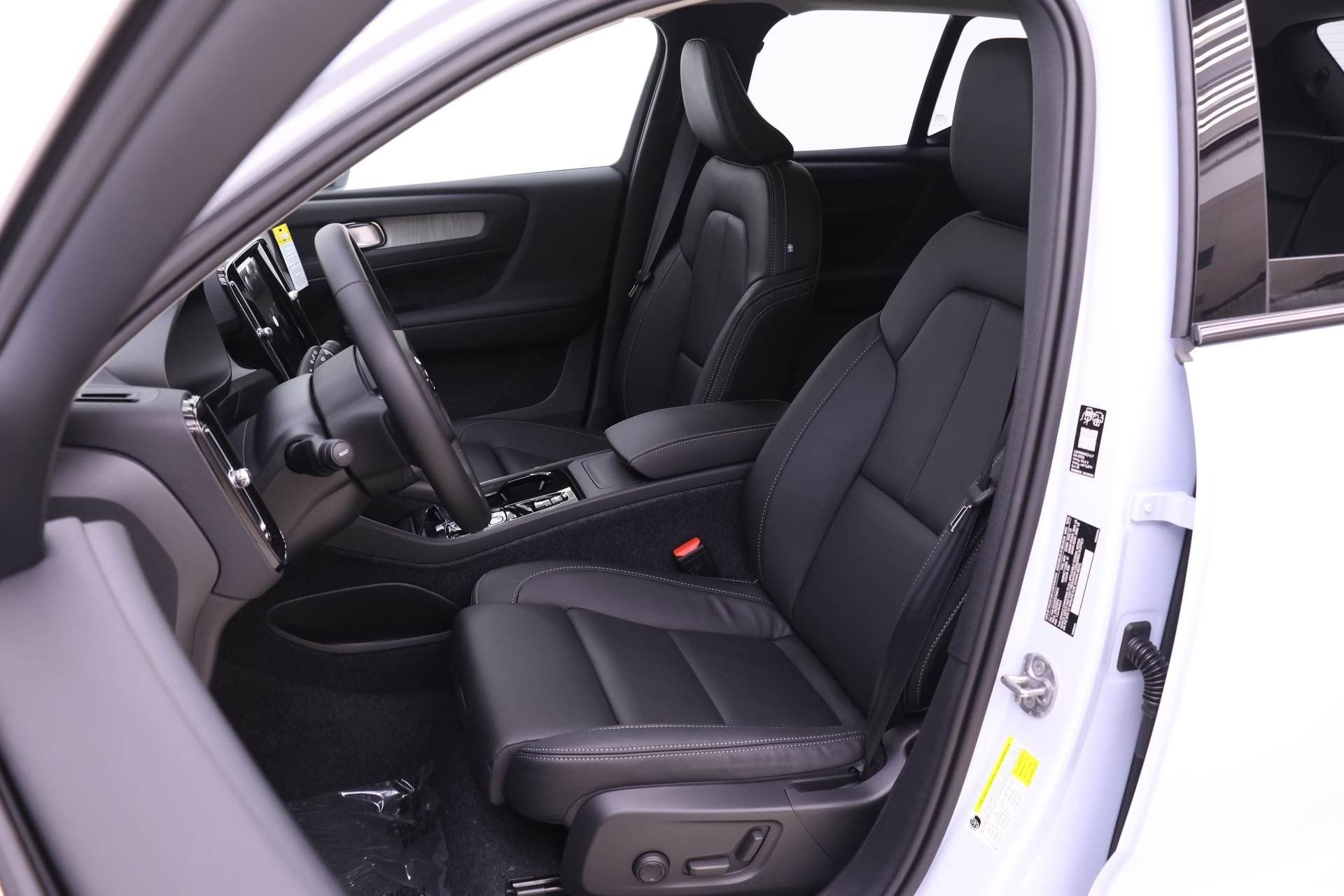 New 2026 Volvo XC40 B5 Plus w/ Protection Package Premier AWD/4WD image 7