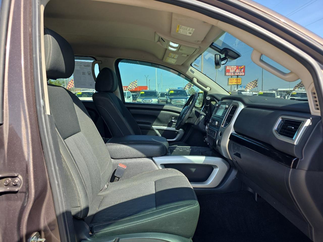 Used 2017 Nissan Titan SV image 18