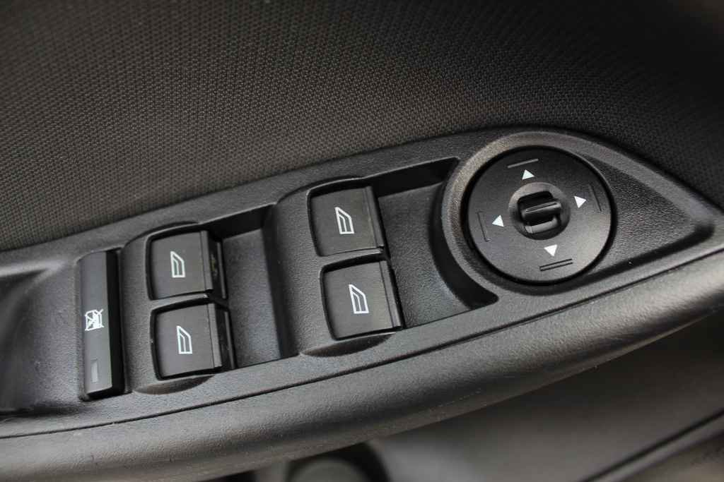 Used 2017 Ford Focus SE w/ Cold Weather Package image 12