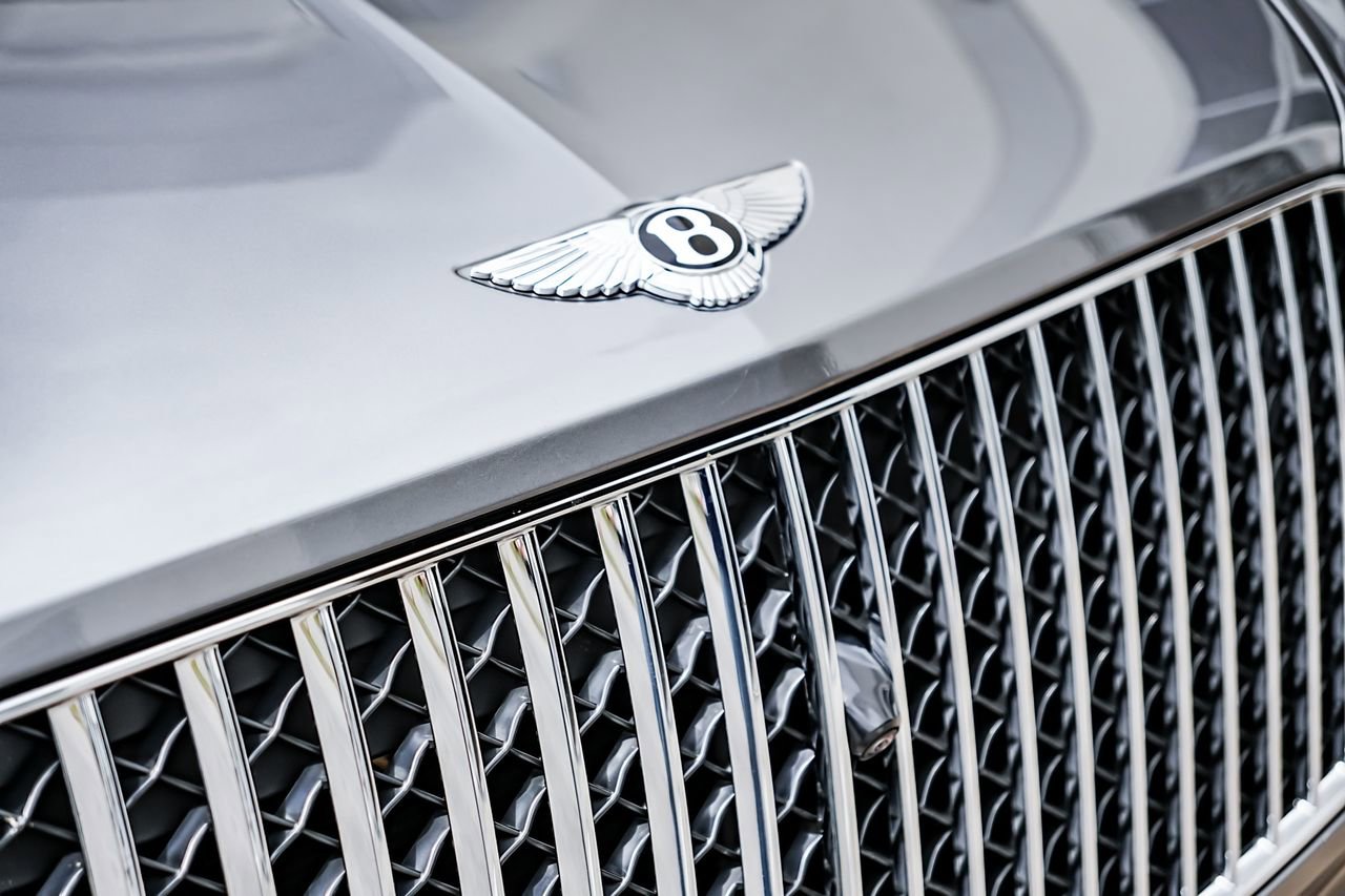 Used 2023 Bentley Bentayga Extended Wheelbase image 4