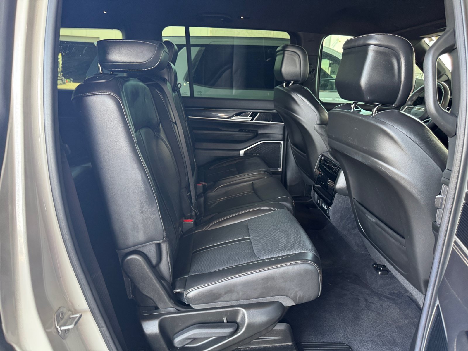 Used 2022 Jeep Wagoneer Series I AWD/4WD image 28