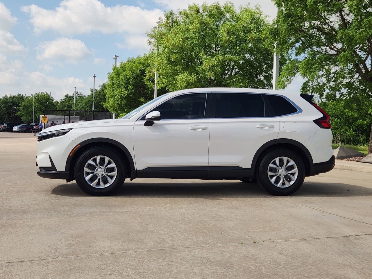 Used 2023 Honda CR-V LX image 4