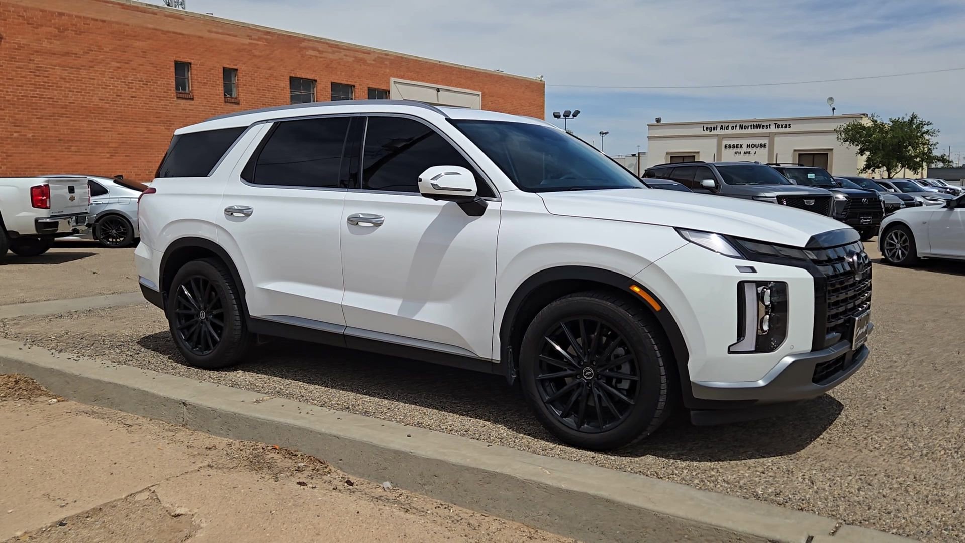 Used 2024 Hyundai Palisade Limited FWD image 2