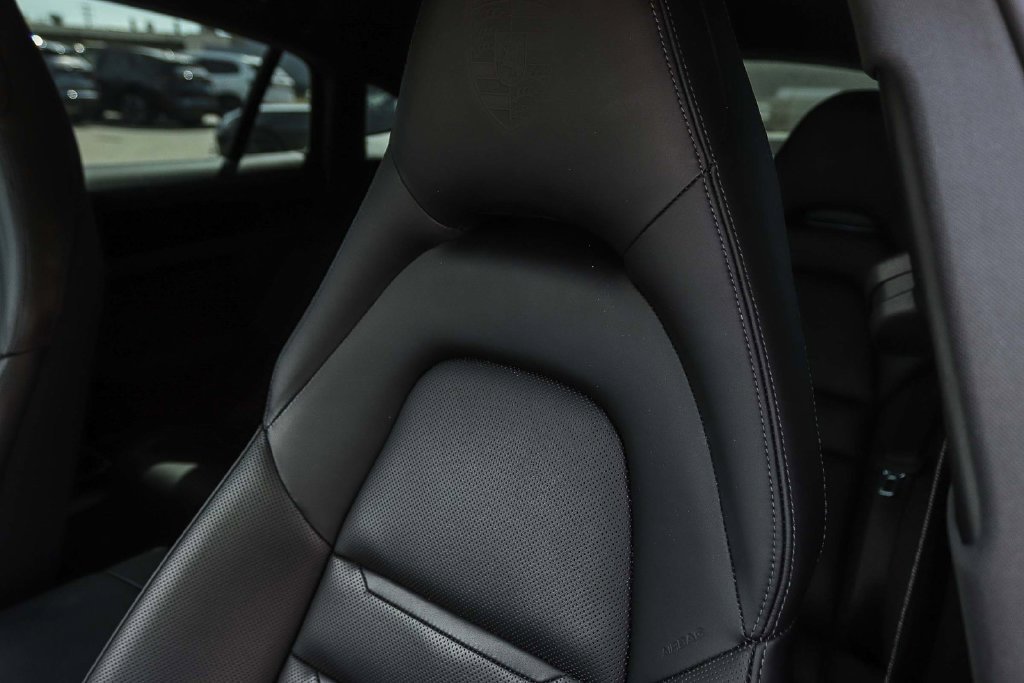Used 2023 Porsche Panamera AWD/4WD image 29