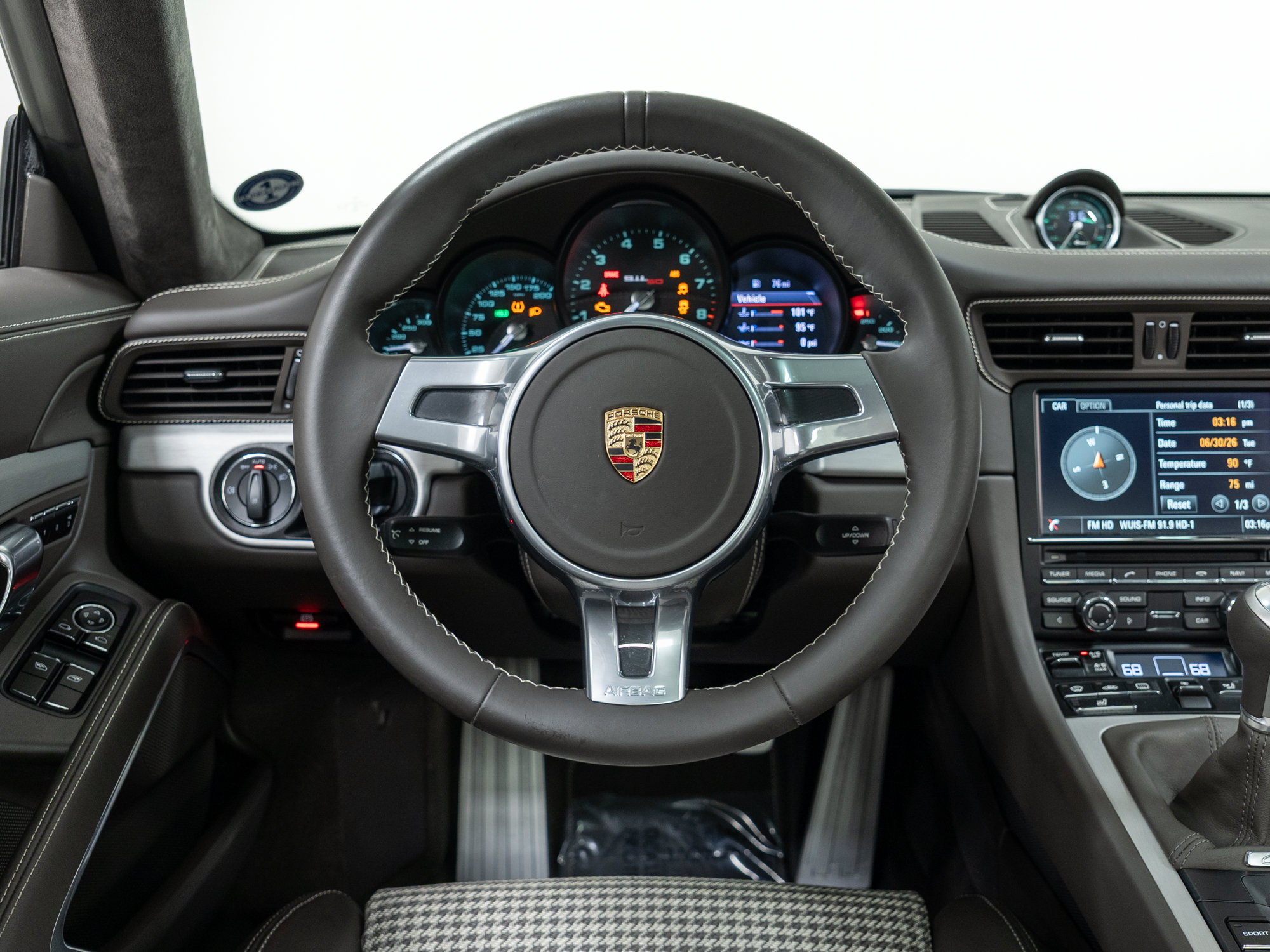 Certified 2014 Porsche 911 50th Anniversary Edition RWD image 27