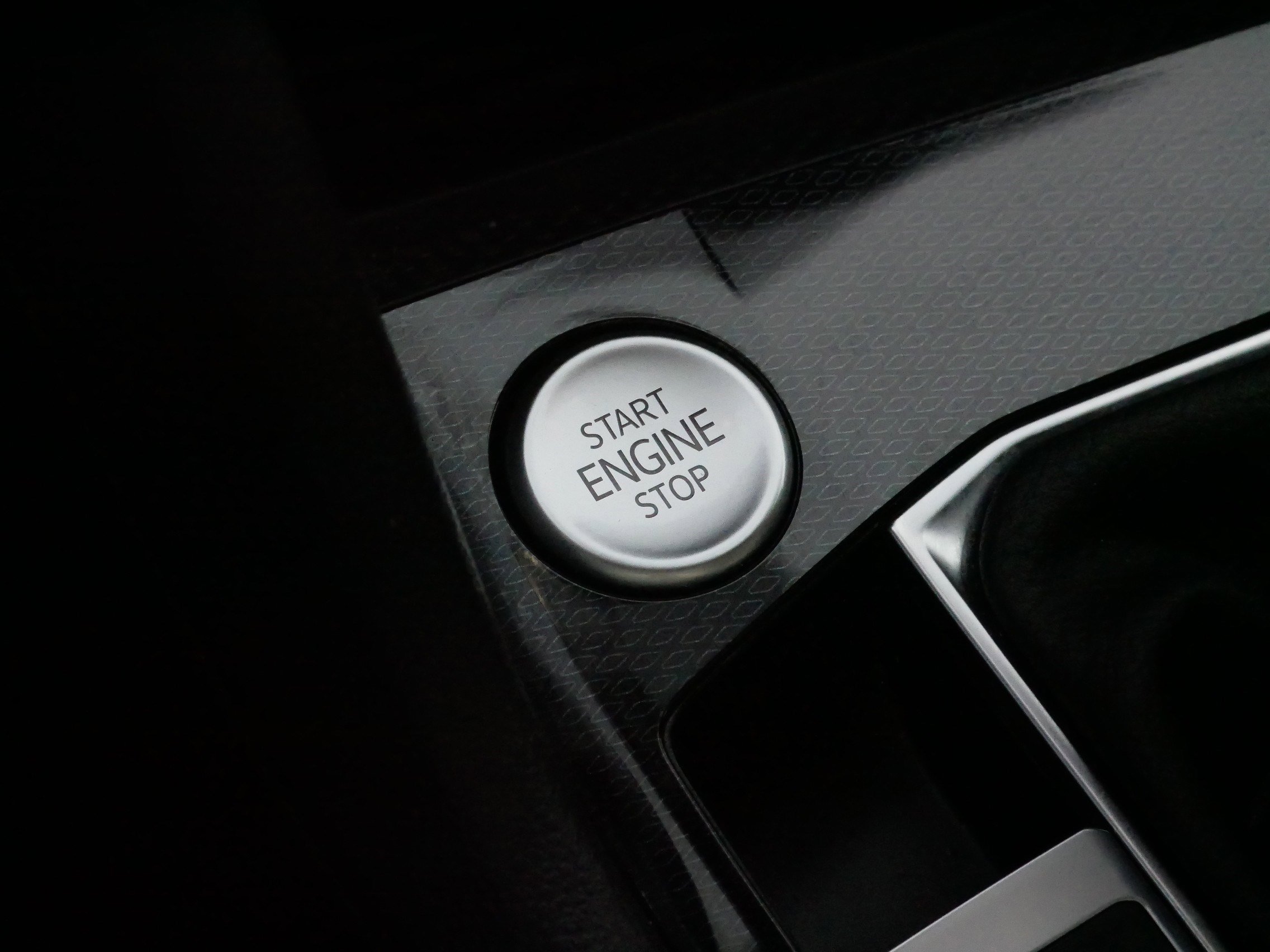 Certified 2025 Volkswagen Taos SE image 29