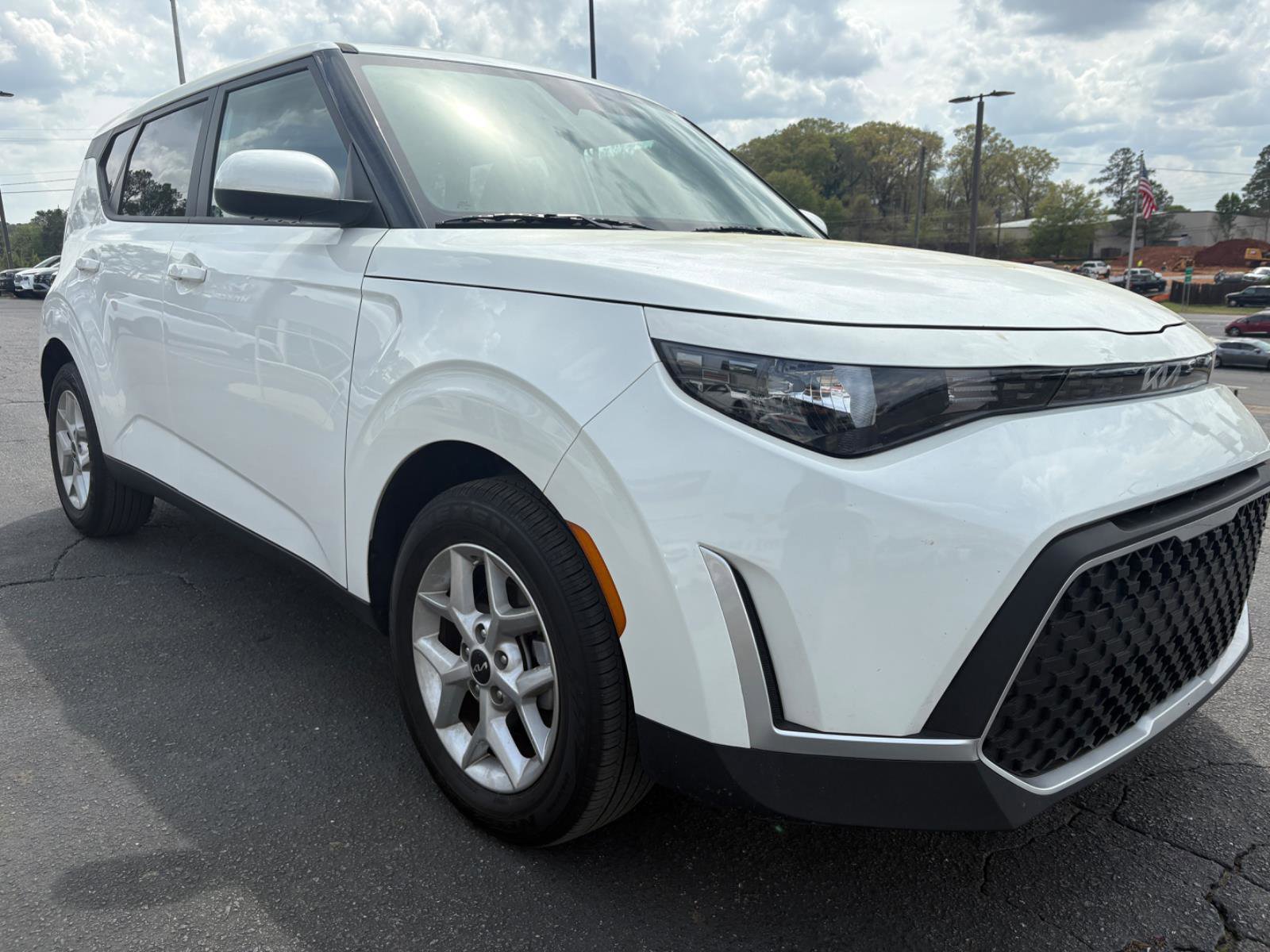 Used 2025 Kia Soul LX image 3