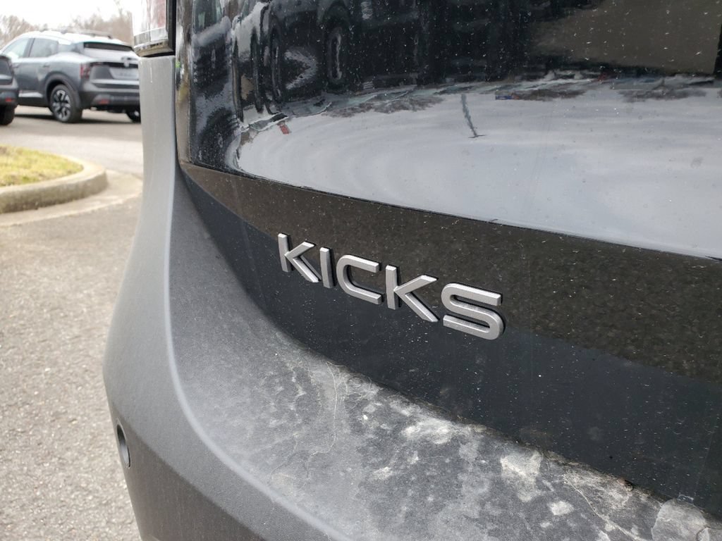 New 2026 Nissan Kicks SR w/ SR Premium Package FWD image 7