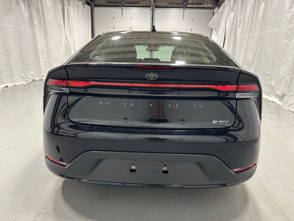 Used 2025 Toyota Prius LE FWD image 6