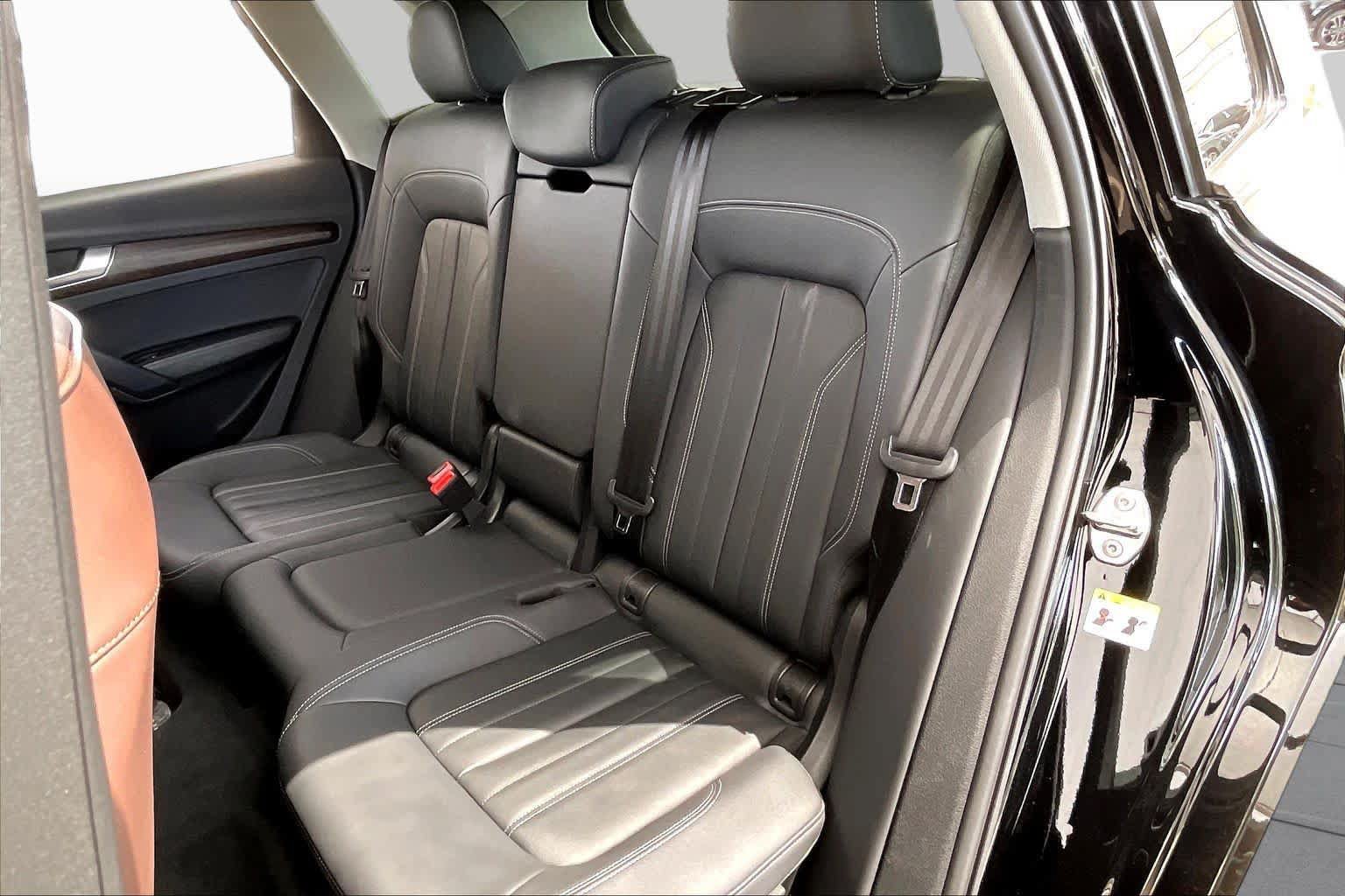 Used 2025 Audi Q5 2.0T Premium w/ Convenience Plus Package AWD/4WD image 21