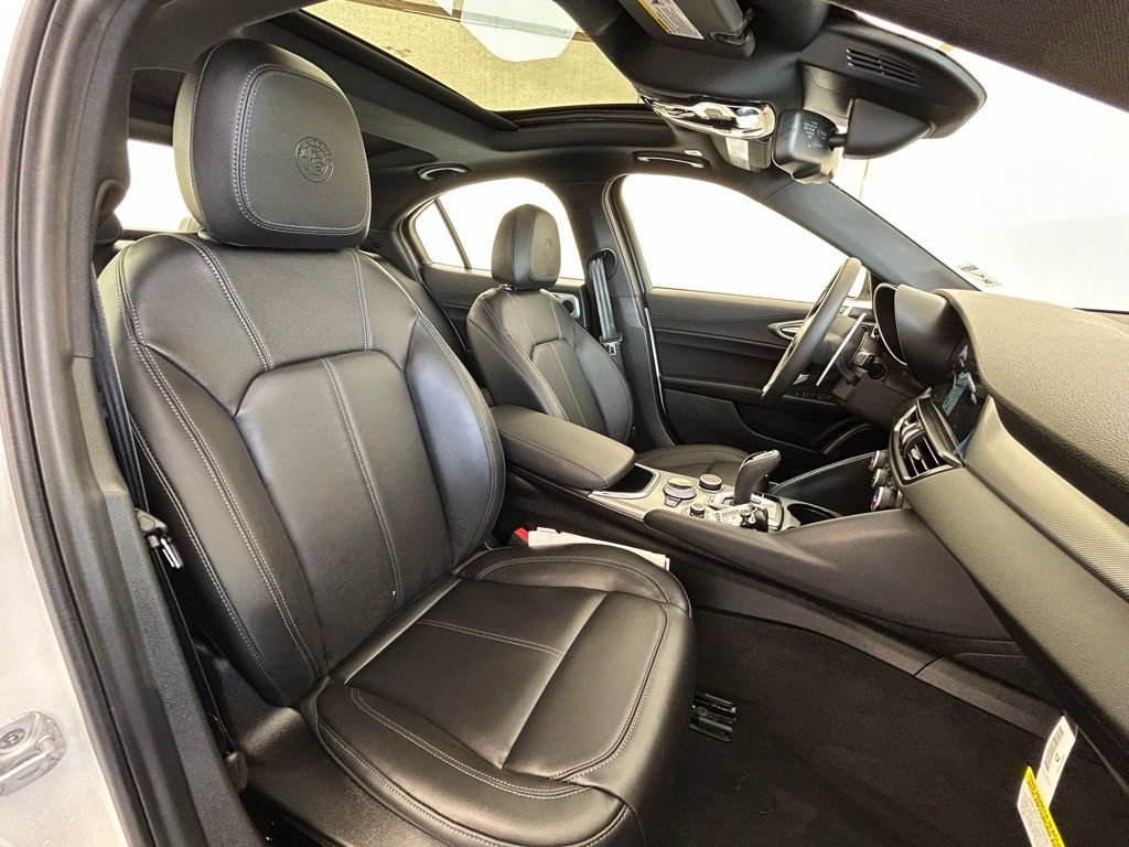 New 2025 Alfa Romeo Giulia w/ Driving Assist Package image 15