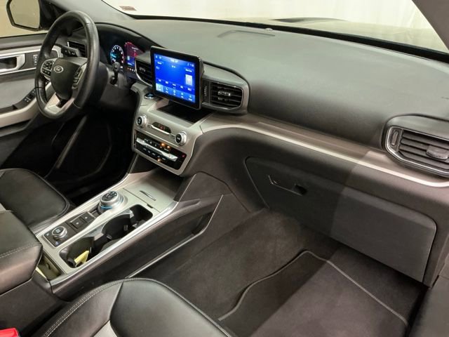 Used 2022 Ford Explorer XLT w/ Equipment Group 202A image 22