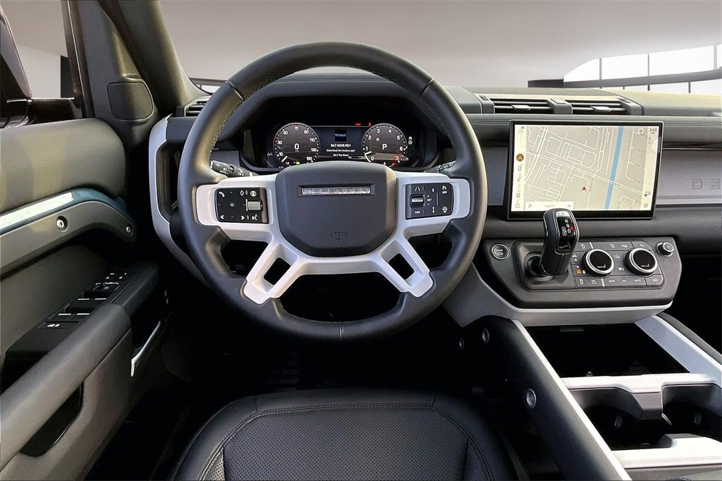 Used 2025 Land Rover Defender 110 S image 8