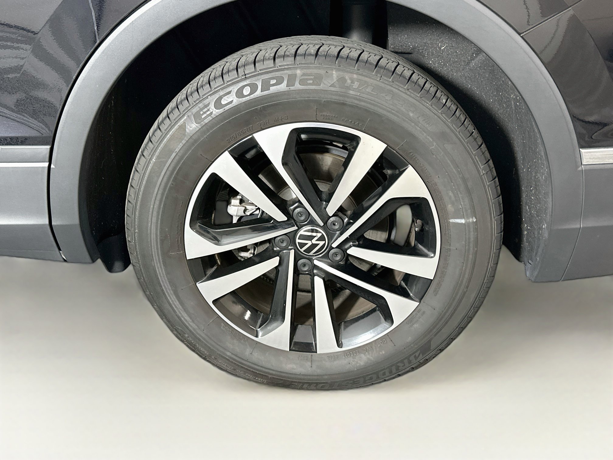 Used 2023 Volkswagen Tiguan S FWD image 11