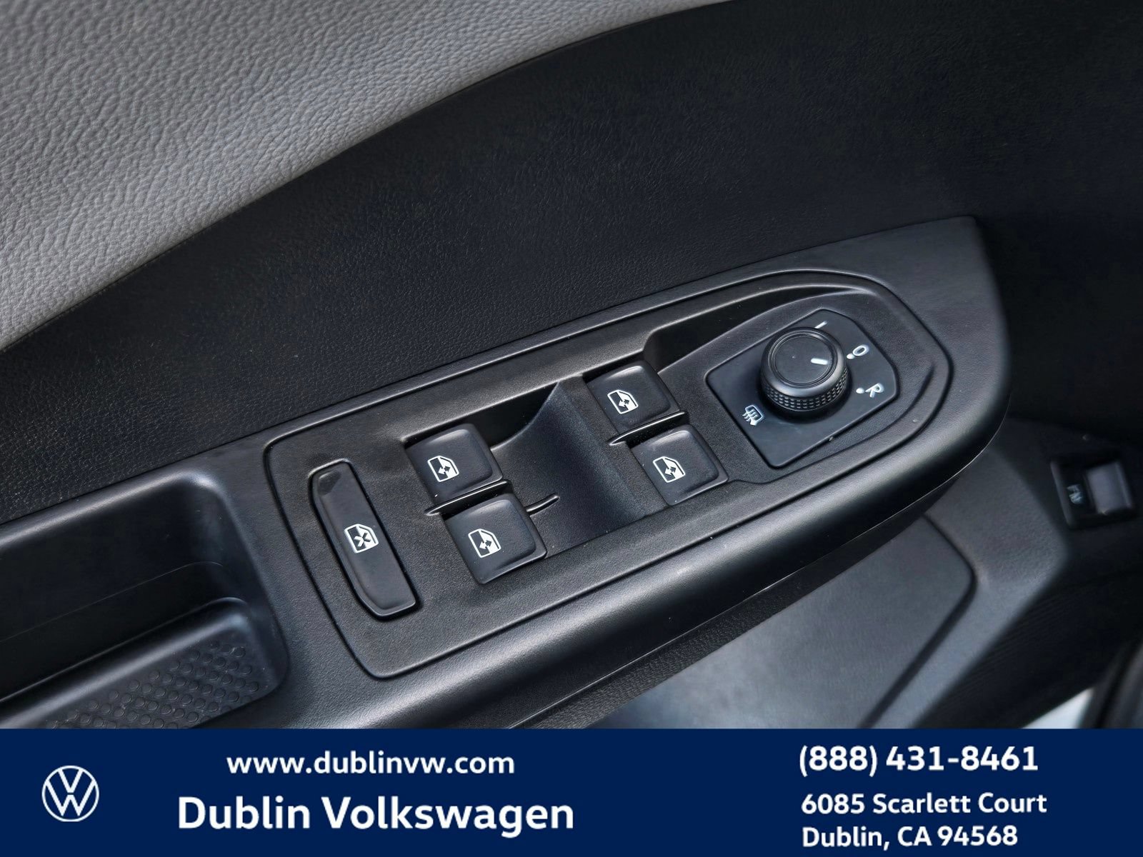 Certified 2023 Volkswagen Taos SE w/ Panoramic Sunroof Package AWD/4WD image 11